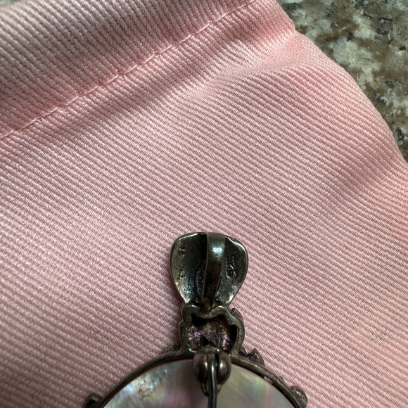 Vintage Mother of Pearl brooch - Picture 4 of 6